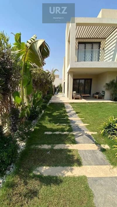 فيلا 4 غرف دايركت على اللاجون خصوصيه كاملة مع Private Pool للبيع فى أفضل موقع التجمع على طريق السويس بجوار مدينتي و بالقرب من ستون بارك و بالم هيلز