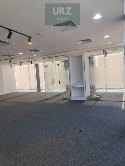 محل تجارى جاهز للمعاينه واجهه أمامى على شارع التسعين مباشرة voke mall قلب التجمع الخامس على محور السادات بجوار كومبوند النخيل