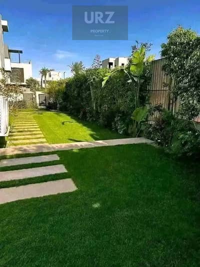 لراغبى السكن الفاخر المساحات الكبيره و  الخصوصيه المطلقه متاح الان فيلا مع Private Pool على طريق السويس بجوار سوديك و بالقرب من ستون بارك و بالم هيلز