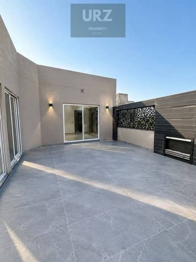 Luxury living and guaranteed investment Duplex apartment with private roof for sale in Hyde Park next to Waterway near La Vista