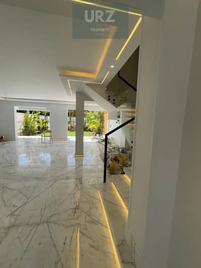 For sale, minutes from 90th Street a Double View villa with a breathtaking view of Central Park and the lagoon opposite Club House, near Swan Lake