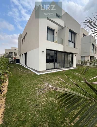 Double View Villa with Landscape and Lake An opportunity for living and investment in a prime location minutes from Palm Hills and Mountain View