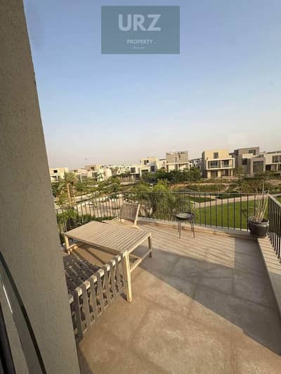 شقة 3 غرف + ناني روم prime location بالتقسيط او بخصم مميز للبيع في التجمع السادس دقائق من هايد بارك و زد ايست و AUC التجمع الخامس وديستركيت 5