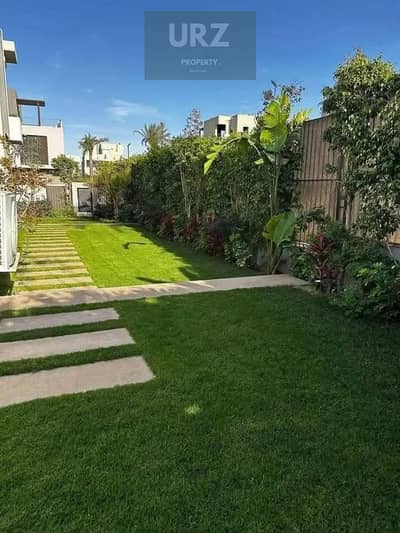 شقة ارضي بجاردن 318م و مدخل خاص هتقدر تستمتع فيو فتوح علي greenery بخصم فوري للبيع علي طريق السويس بالقرب AUC التجمع الخامس وابراج SPINE بجوار مدينتي