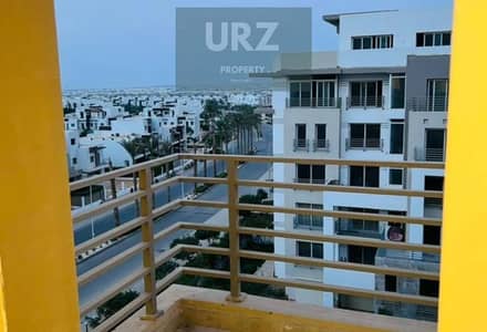 3-bedroom apartment with nanny room in a prime location in New Cairo Tagamoa 6 at early phase price with installments minutes from Hyde Park Zed E