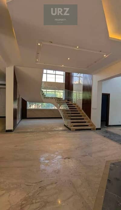 Double View Villa with Landscape and Lake An opportunity for living and investment in a prime location minutes from Palm Hills and Mountain View