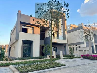 Double View Villa with Landscape and Lake An opportunity for living and investment in a prime location minutes from Palm Hills and hydepark sodic