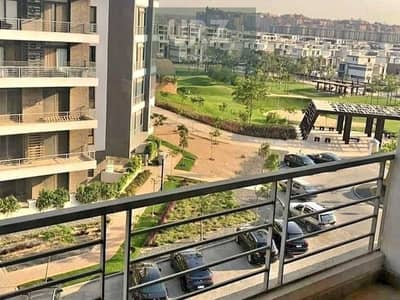 شقة غرفتين علي 12 سنة تقسيط في افضل مبني في المرحلة فيو علي gardens  في تاج التجمع الاول علي طريق السويس امام مطار القاهرة بالقرب من شيراتون للبيع