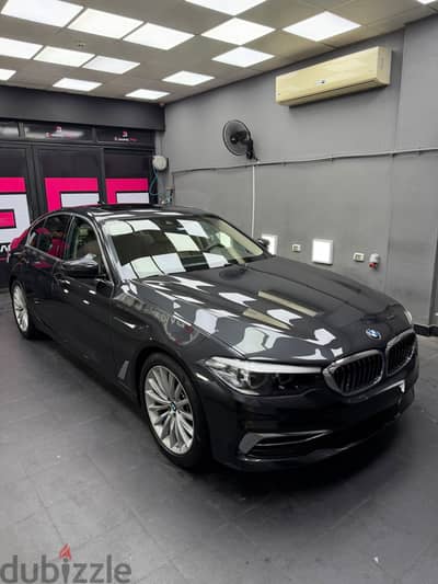 BMW 520 2019 اعلى فئة فابريكة بالكامل مالك اول  صيانات توكيل