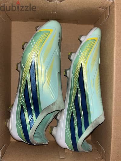جزمه adidas f 50  ميرور متلبستش غير لبستين مقاس ٤٤