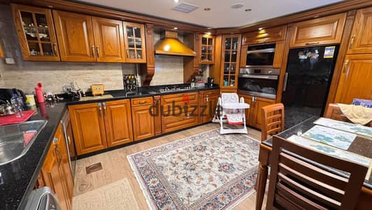 لإيجار بثروت شارع محكمة عسكرية 200م +دولايب مطبخ + 4 تكيفيات