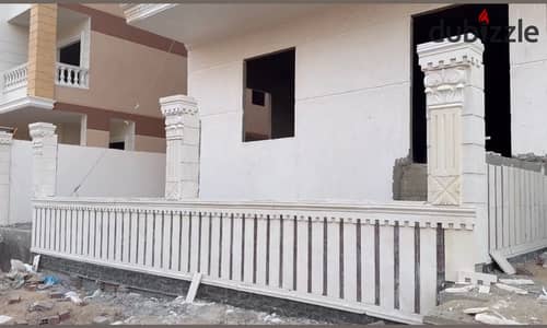Excellent apartment elevated ground floor with a large garden and a private entrance with a front view in the finest location in Al-Shorouk City, second number from Al-Horiya, and 5 minutes to Madinaty and the Suez Road