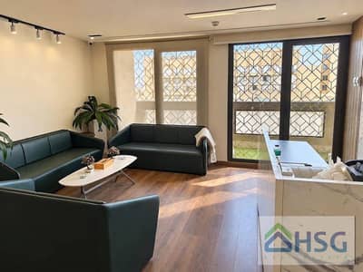 في اركان بلازا مكتب 300 م ايجار مفروش بالكامل