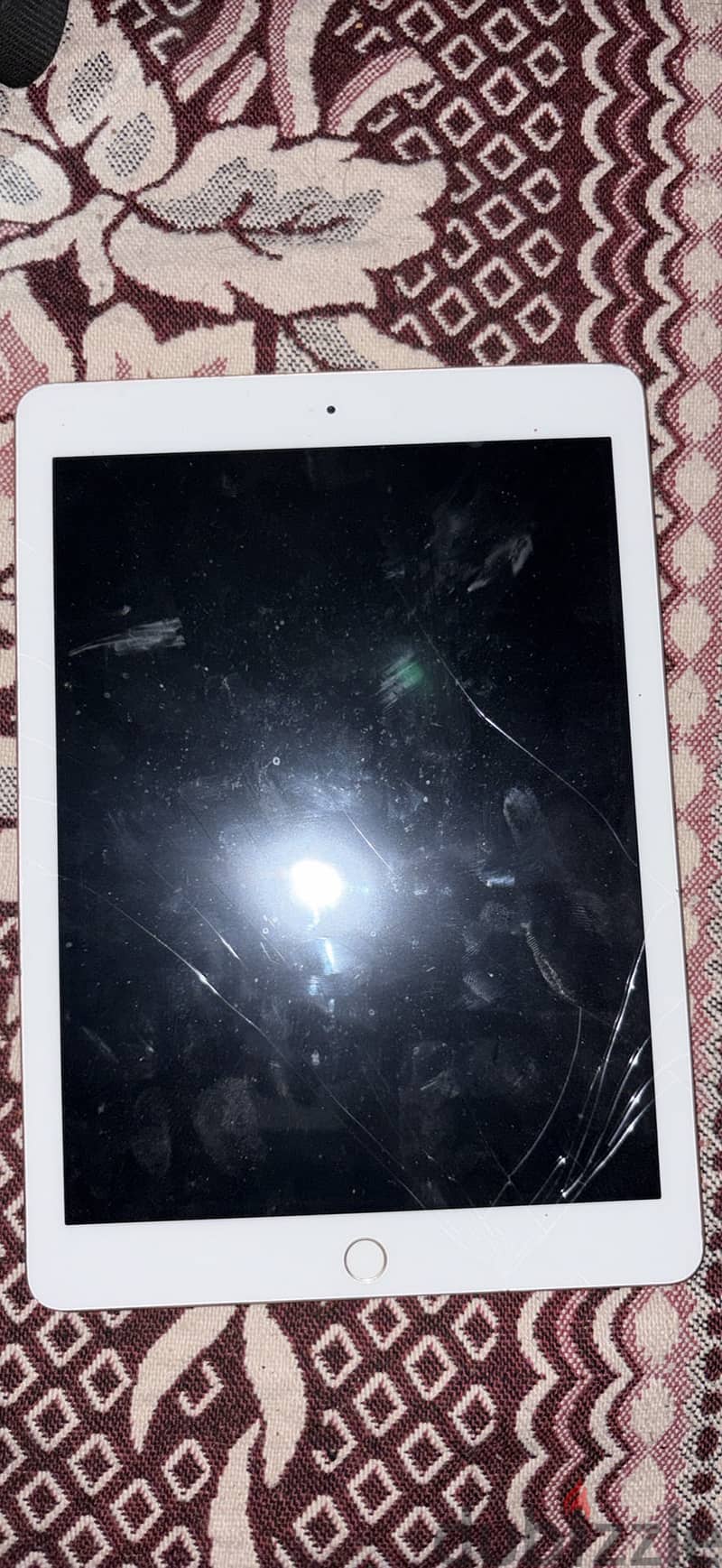 Apple iPad 6th generation OS 17.7 2