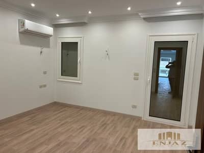 Villa for rent in Madinaty, super deluxe finishing, near the food court, medical center, and South Park. 460 sq m.