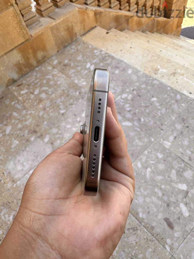 iPhone 16 pro max 1