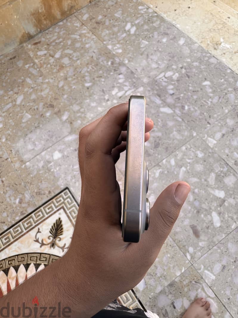 iPhone 16 pro max 4