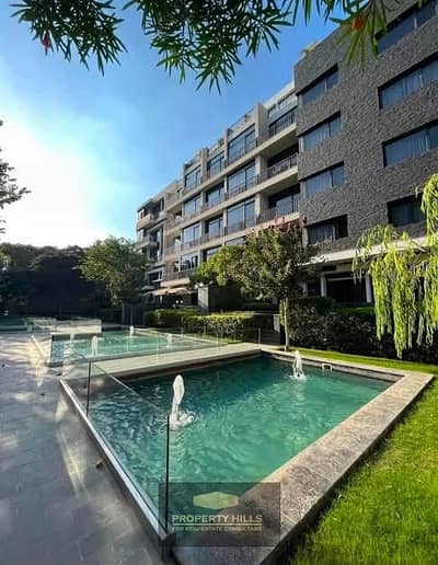 شقة 4 غرف كاملة التشطيب بفيو مفتوح على اللاجون فى waterway west بجوار cairo gate اعمار