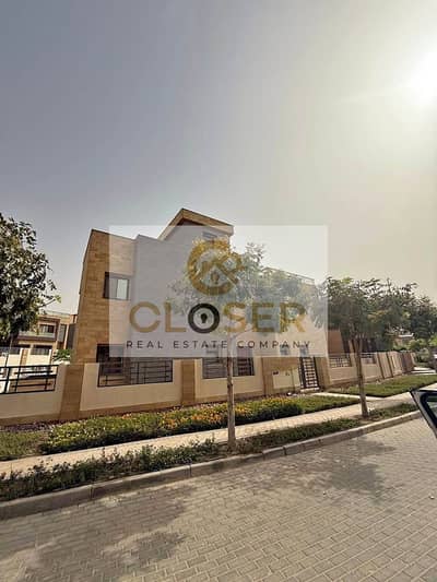 لسرعه البيع امتلك أخر تاون هاوس 3 أدوار بكمبوند تاج سيتي taj city قسط ع 10 سنين بجوار ميراج مول