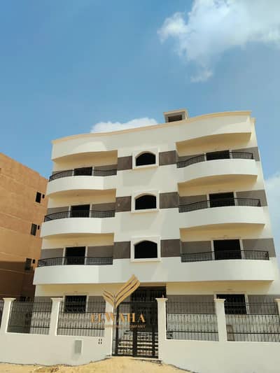 Apartment for sale in Badr City, the distinguished neighborhood, direct view of the green belt, area 160m, working elevator