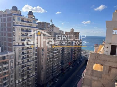 • Location: Miami – Main 45th Street, North-facing