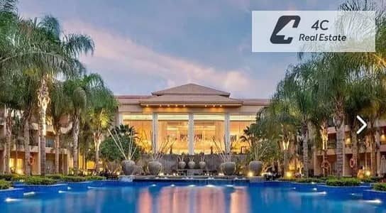 بسعر قابل للتفاوض سينيور شاليه تشطيب كامل بالفرش و التكييفات ريسيل فوري 222 م في هاسيندا باي الساحل الشمالي Open view جاهز للمعاينه و الاستلام