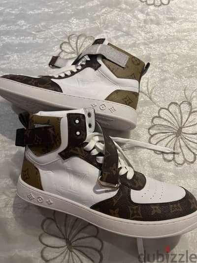 بوت شبابي اوريجينال Louis  vuitton