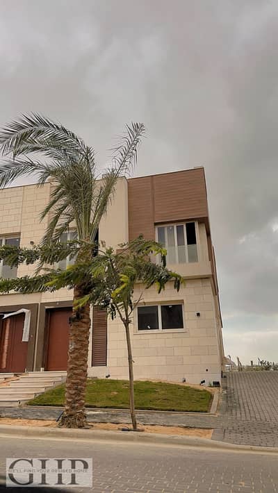 Townhouse 176m for Sale Include Clubhouse & Maintenance in Azzar 2 New Cairo