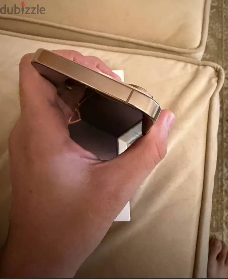 iPhone 16 pro desert titanium 256 1