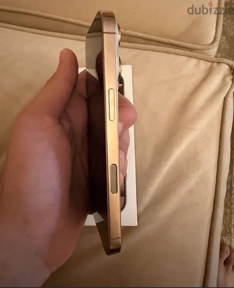 iPhone 16 pro desert titanium 256 3
