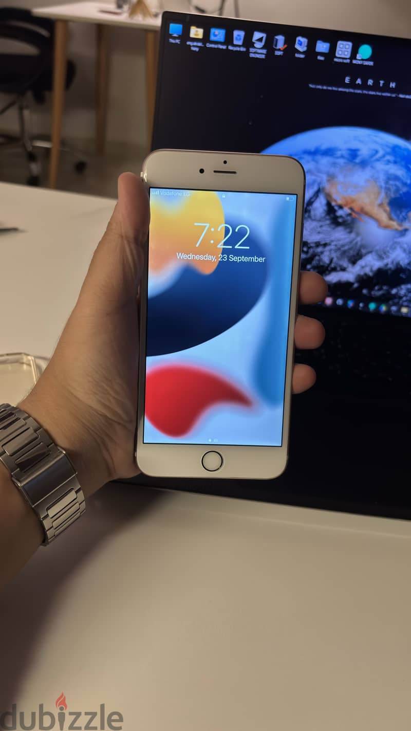 Apple - iPhone 6S Plus 1