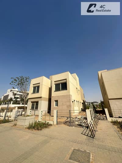 فيلا استلام فوري 384متر علي تبة عليا في palm hills new cairo مكان مميز جدا Type e3