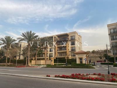 شقة نصف تشطيب بالمطبخ والتكييفات في التو اب تاون Uptown Cairo