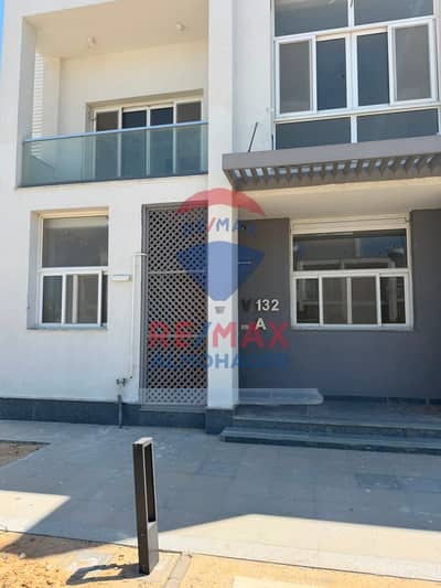 Twin House for Sale in Mazarine | 322 SQM BUA + 400 SQM Land | Private Beach