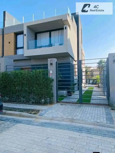 Twin house with 4 bedrooms for sale in La Vista City, lowest price in the market, open view landscape, with a distinctive layout, ready for viewing.