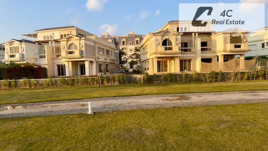 استلام فوري باقل سعر ف الماركت ف المرحلة اولى فيلا تاون هاوس ميدل مساحة 274 م 3 غرف نوم للبيع ف كمبوند ماونتن فيو هايد بارك التجمع الخامس MV Hyde Park