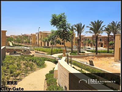 فيلا تاون هاوس مميزة جدا استلام فوري بافضل سعر في السوق للبيع في كمبوند سيتي جيت التجمع الخامس