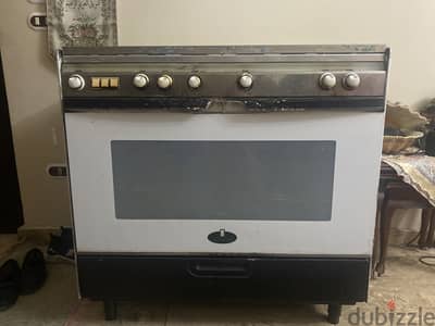 5-Burner Gas Cooker – Very Good Condition