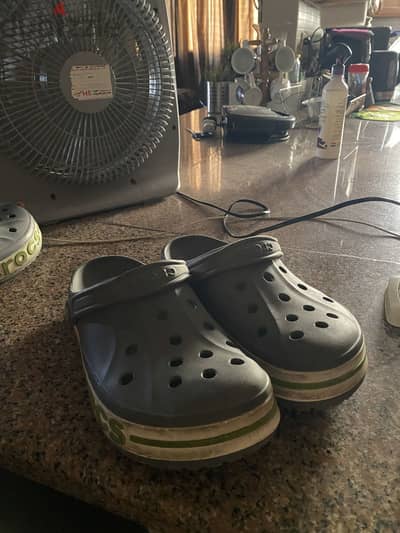 crocs