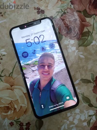 Apple - iPhone X