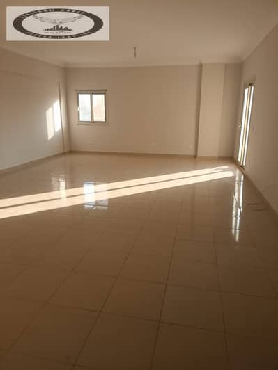 Apartment for rent in Al-Narges, near Mohamed Naguib Axis and Al-Diyar Compound. Panoramic view overlooking the garden. Super-lux finish.