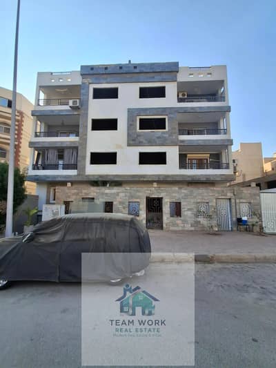 دوبلكس 330 متر بحديقة خاصة 100م في الحي 16 - أمام مزار مول مباشرة على شارع رئيسي330m² duplex with a 100m² private garden in District 16