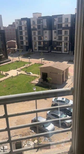 فرصة للبيع شقة مميزة دور متكرر ناصية بإطلالة على اللاندسكيب اول سكن استلام فوري داخل  | كمبوند جنة اكتوبر - 6 اكتوبر