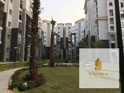 Retail unit for sale in the R3 district of the New Administrative Capital; shell condition (unfitted), located within a mall, offering an open view an