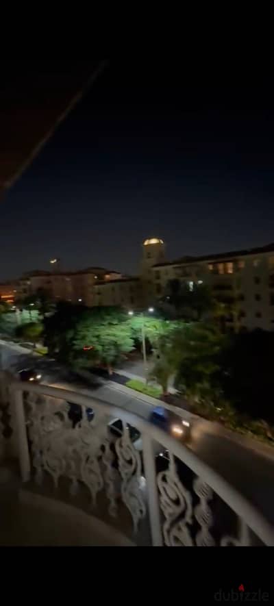 للإيجار فاضي بتكيفات ٧ تكيفات ٣حصان موقع مميز بكومبوند دريم لاند عمارات بيت العيله نموذج نادر