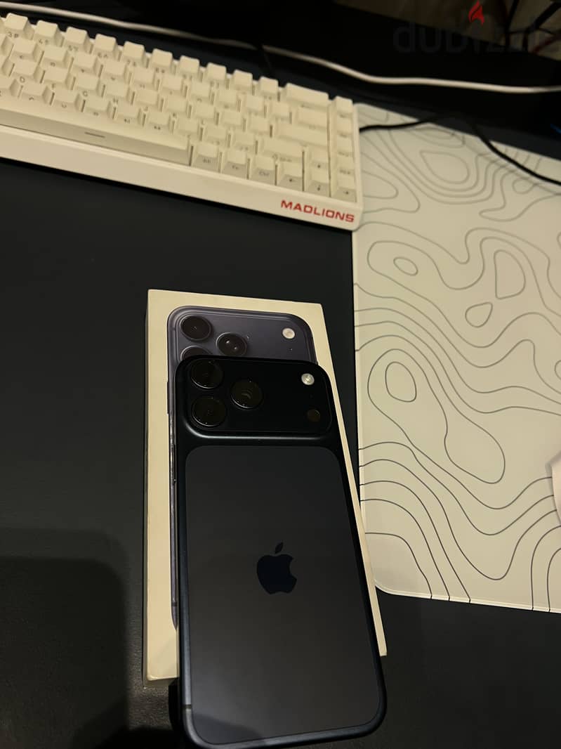 Apple - iPhone 17 Pro Max 1