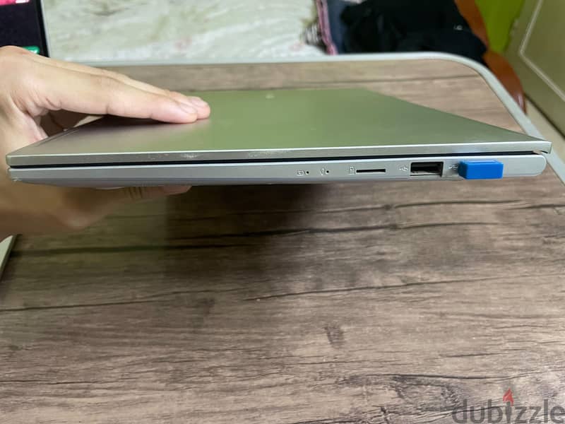ASUS VivoBook 4