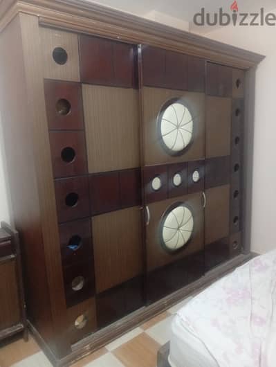 اوضه نوم زائد اثنين كرسيين مكارنس