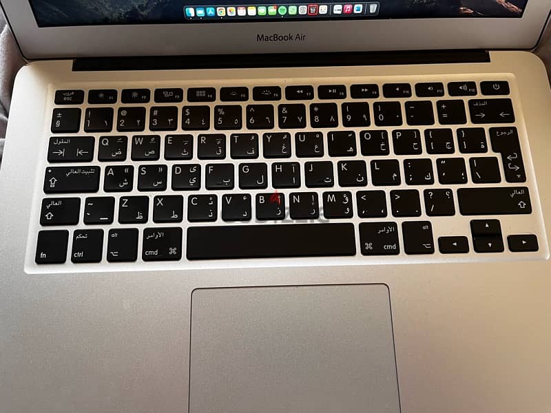 Apple macbook air 13’ 2017 with box and charger 2