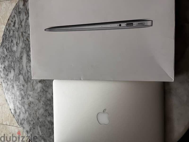 Apple macbook air 13’ 2017 with box and charger 3
